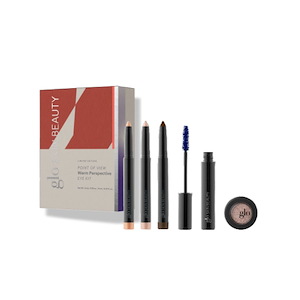 Glo - Gavesæt -  Point of View - Warm Perspective Eye Kit - Include full-size Cream Stay Shadow Sticks in Bonbon, Canvas, and Haze; Water Resistant Mascara in Sapphire; and new Foil Eyeshadow in Spotlight